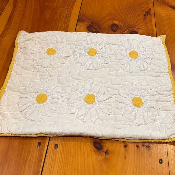 LAND OF NOD (Crate & Kids) White/Yellow 3D Daisy Sham Pillowcase - Picture 1 of 5